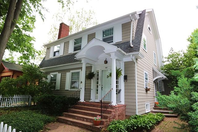 2nd image of 149 Lawrence Ave