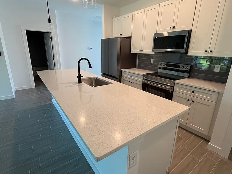 1504 Gary Ln — Photo 10