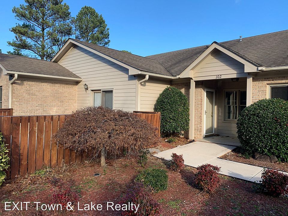1st image of 102 Glenwood Cir