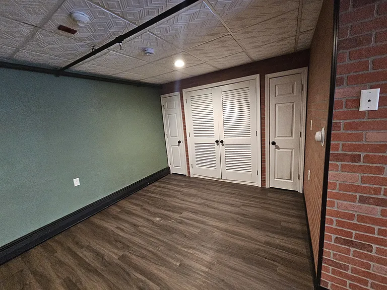 Sunshine Apartments — Photo 17
