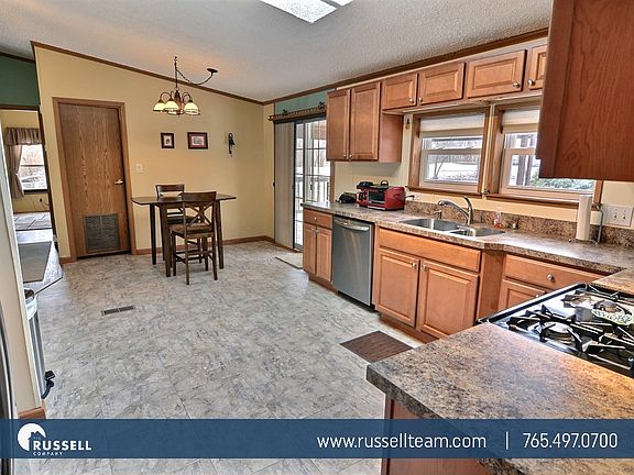 4th image of 6814 Hollyhock Ln