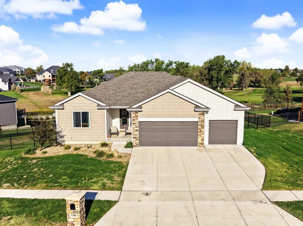 1306 Bentgrass Dr, Salina, KS 67401