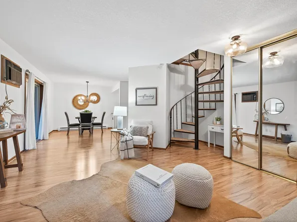 2010 Ridge Dr APT 13, Saint Louis Park, MN 55416