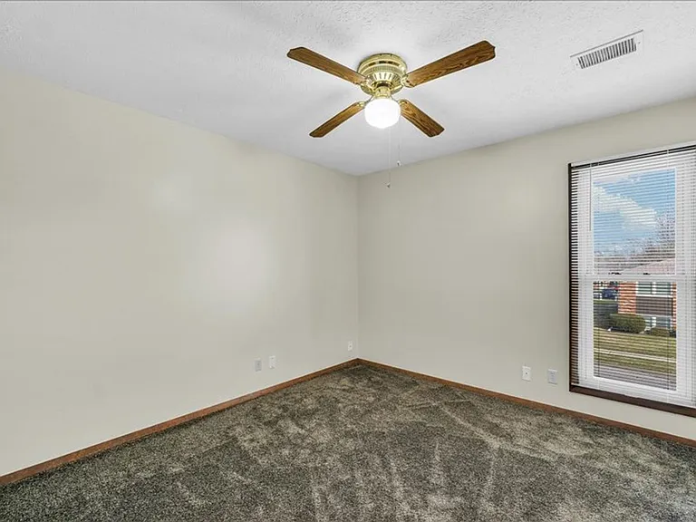 713 Fairmont Dr — Photo 7