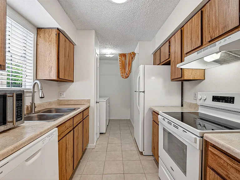 2800 Jeanetta St #406 — Photo 15