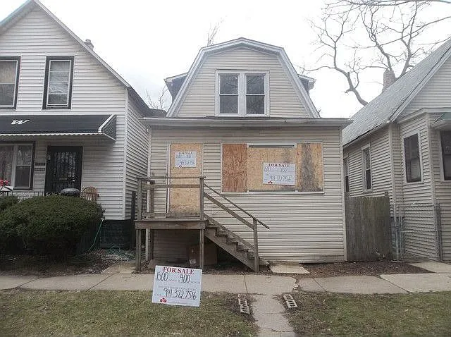 9238 S Blackstone Ave photo 1