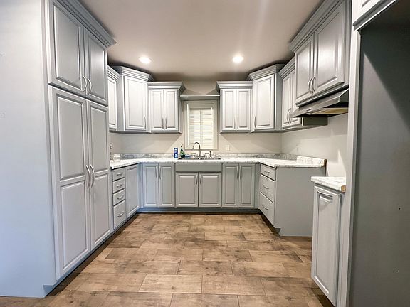 4th image of 606 Bougainvillea St