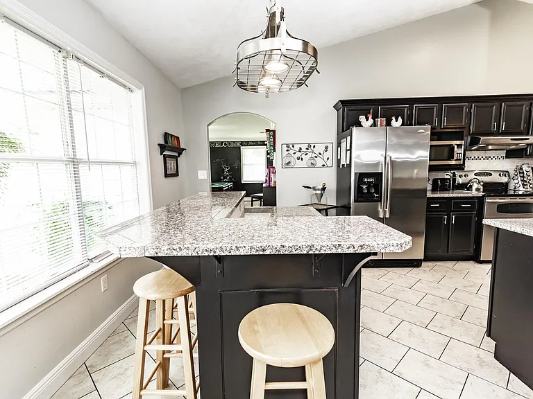 488 SW Meadow Ter — Photo 9