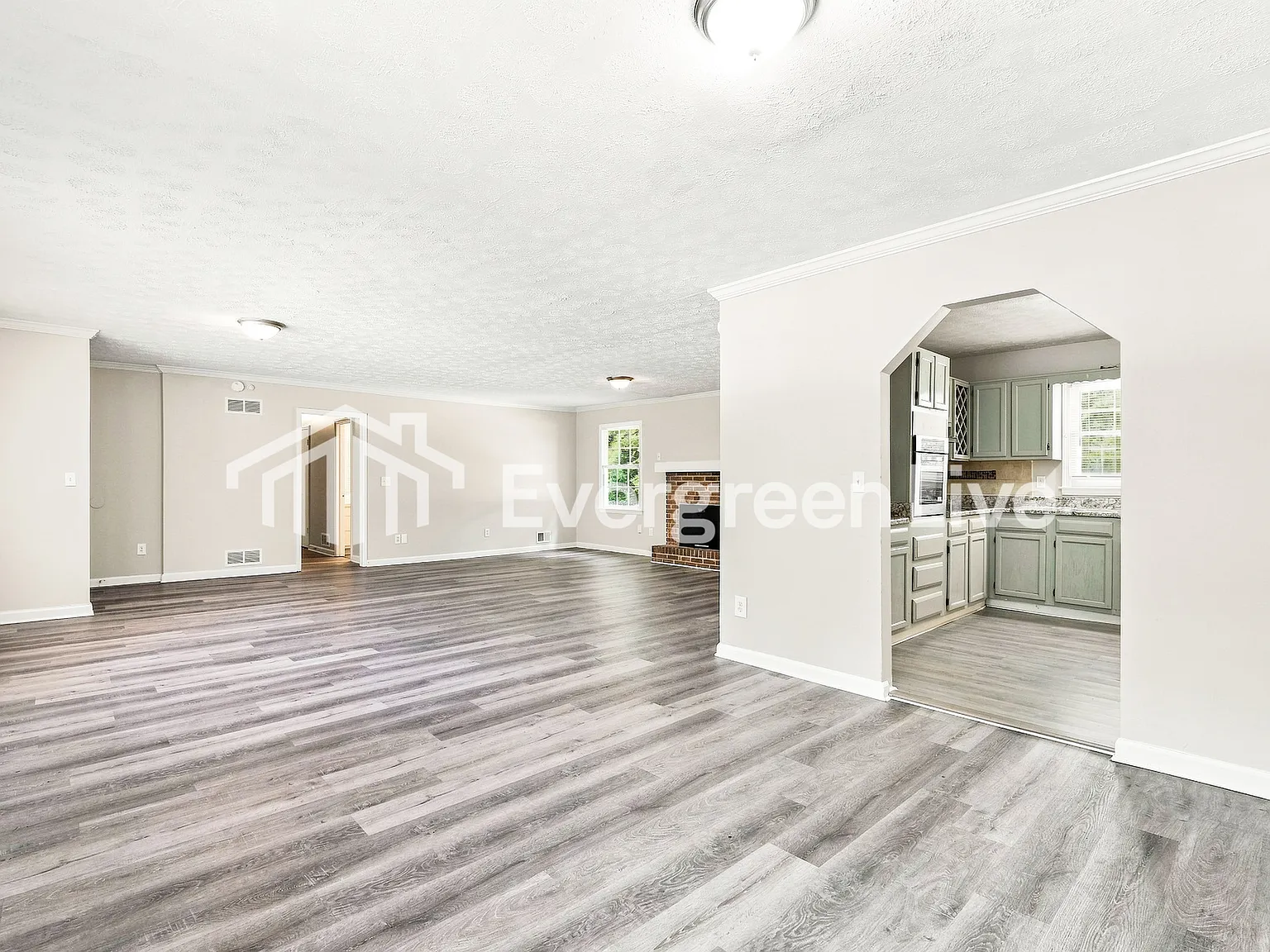 3 bed, 2.0 bath, 1705 sqft, $1,695 — Photo 2