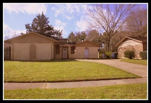 1st image of 612 Kings Towne Pl
