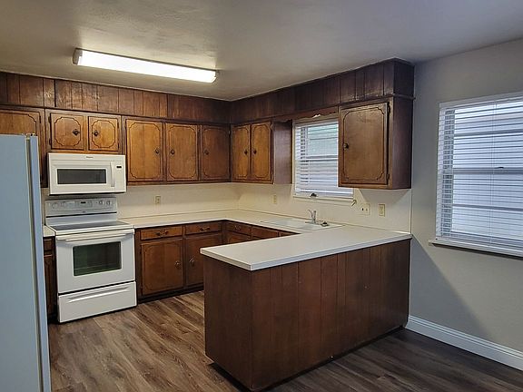 5th image of 3217 Ross St