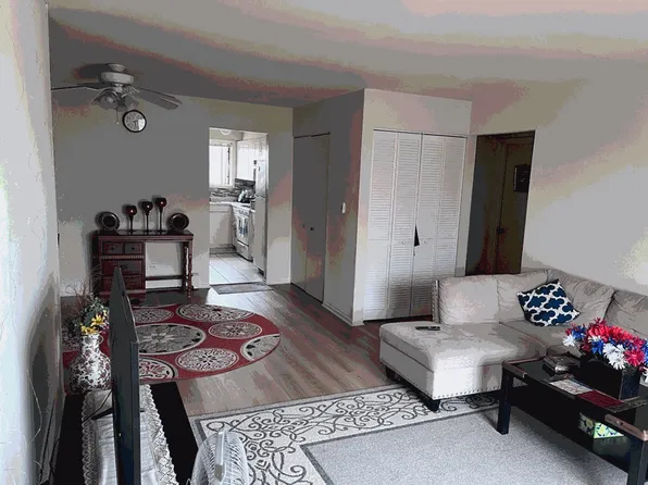 3654 Salem Walk S #B2, Northbrook, IL 60062