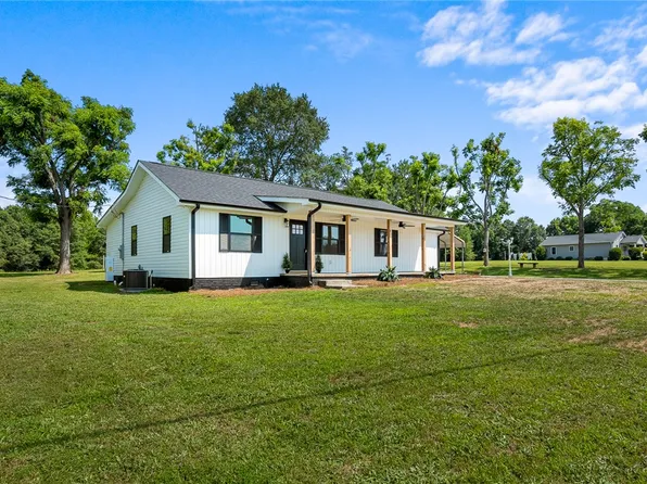 523 Crawford Rd, Belton, SC 29627