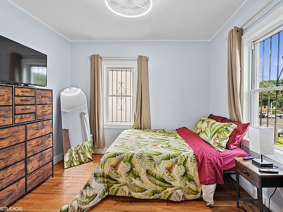 2nd/guest bedroom