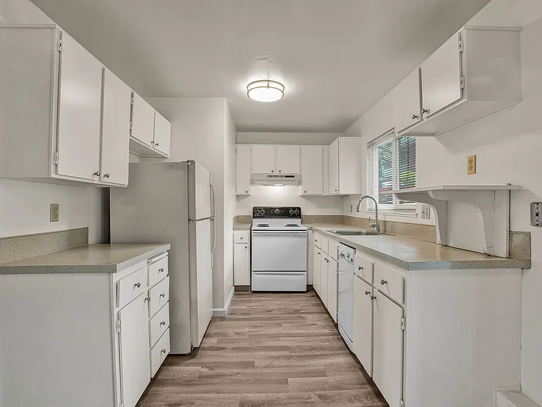 Jamestowne Plaza Apartments — Photo 5