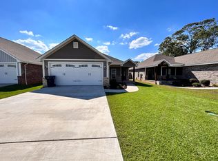24 N Barnes Field Dr, Hattiesburg, MS 39402