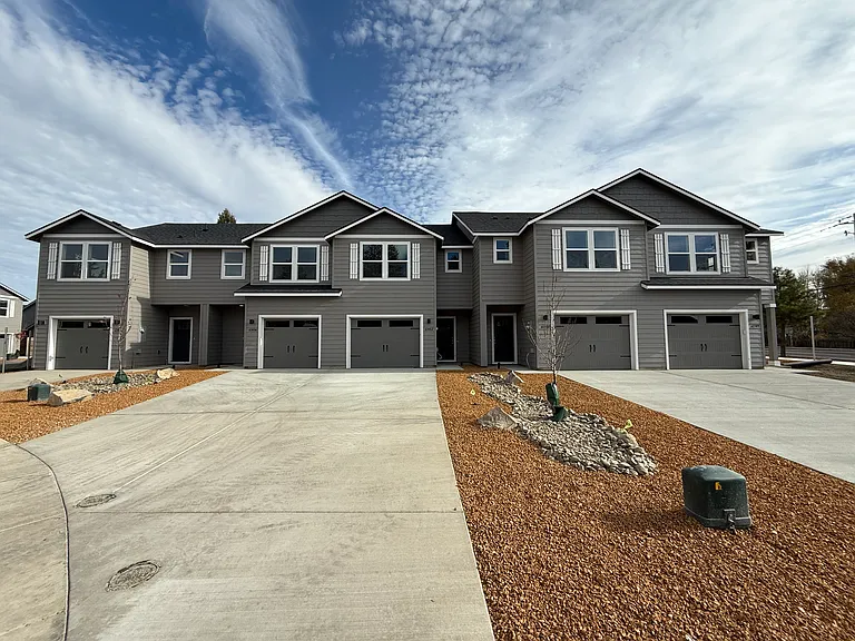 Brosterhous Townhomes — Photo 14