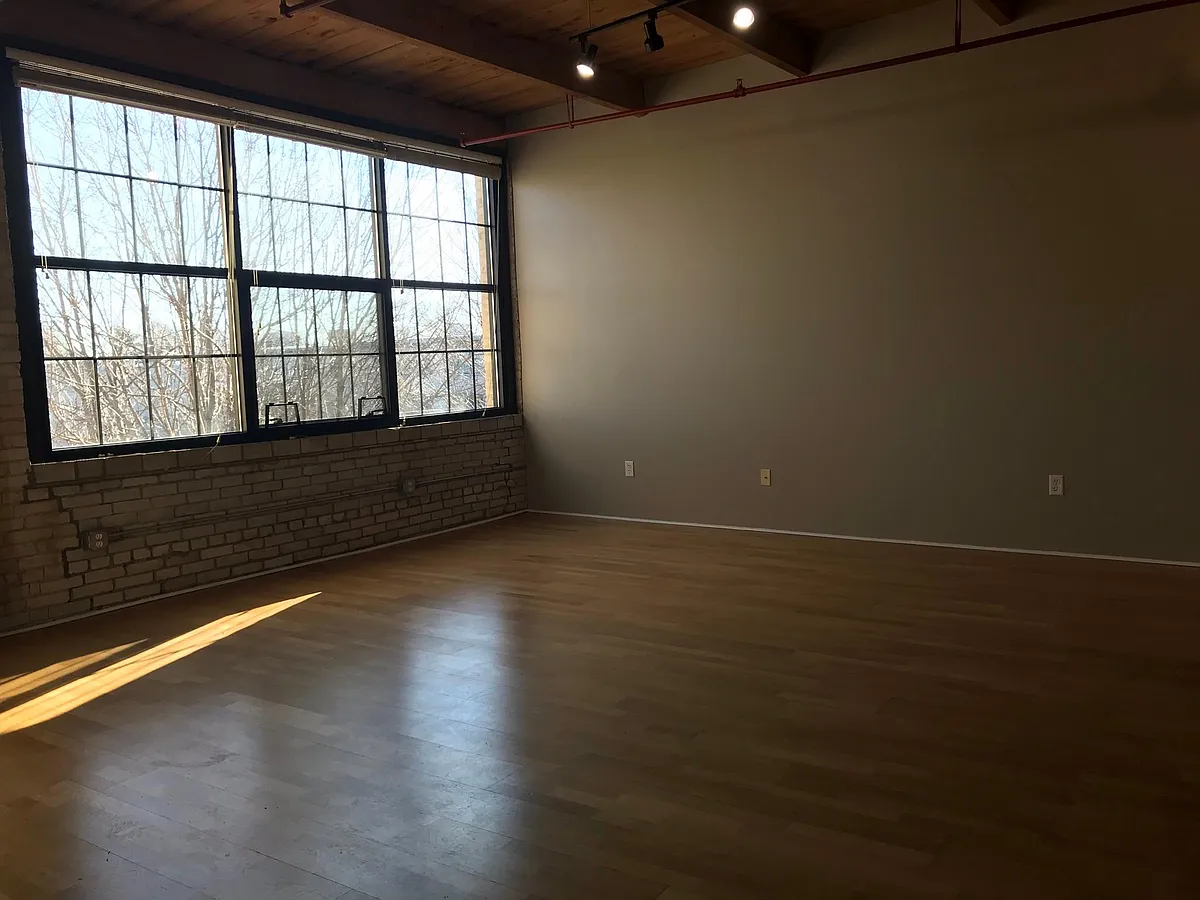 Building Photo - 533 Columbia Ave #253