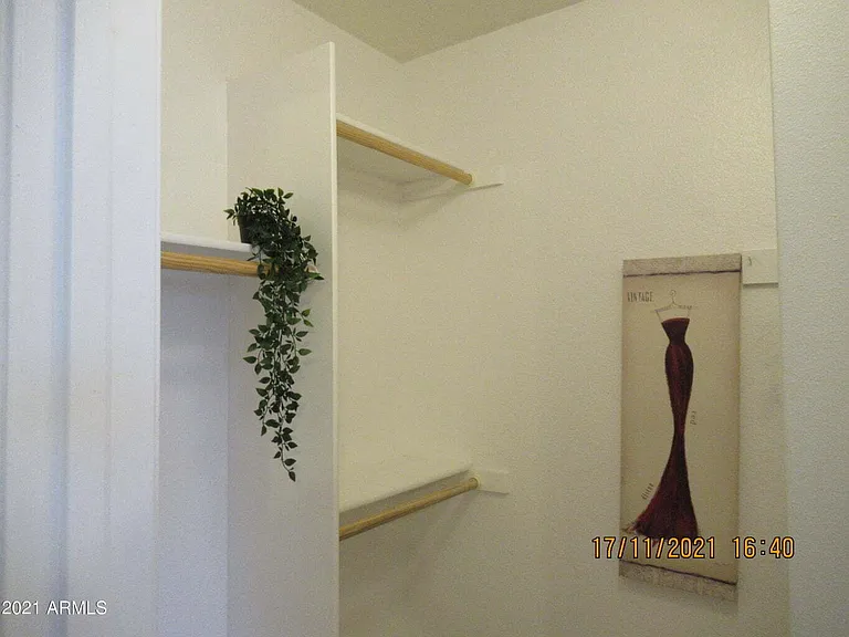 2324 W Highland Ct — Photo 37
