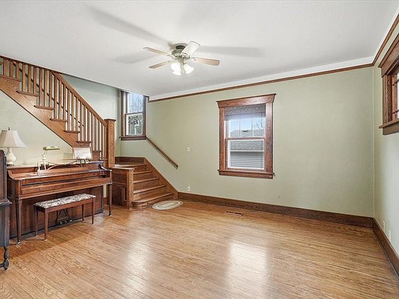4th image of 322 Pine St