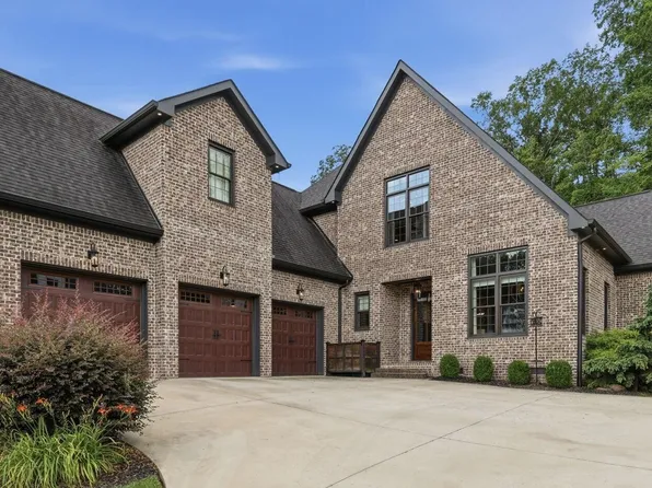 449 Canyon Springs Dr, Hixson, TN 37343