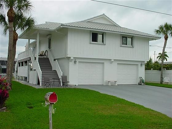 1st image of 204 Ibis St