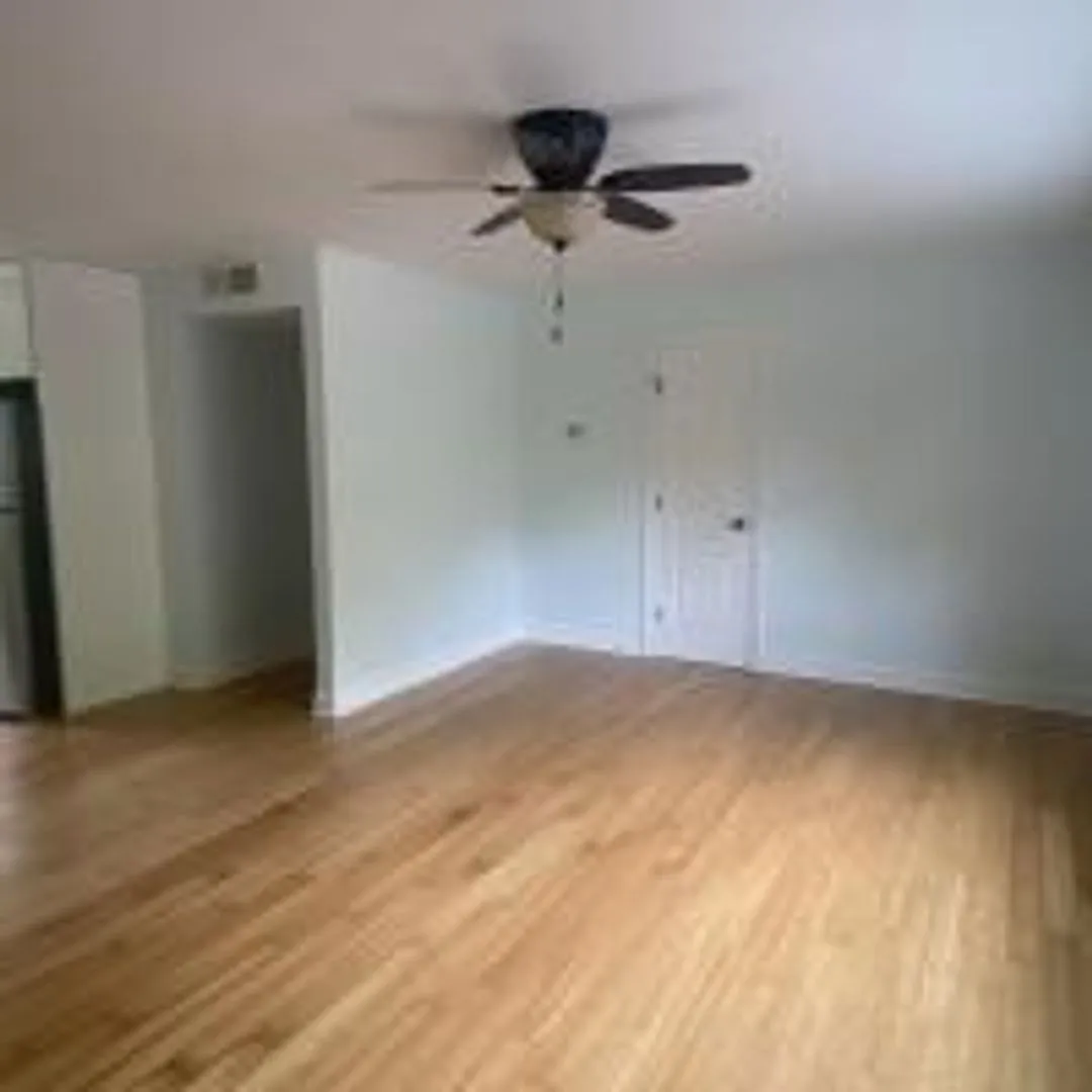 605 N Greensboro St — Photo 3
