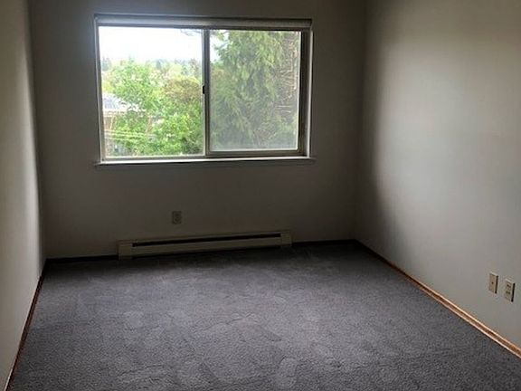 5th image of 4714 22nd Ave NE APT 3
