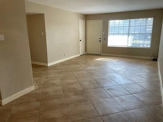 5550 N Braeswood Blvd #100 — Photo 2