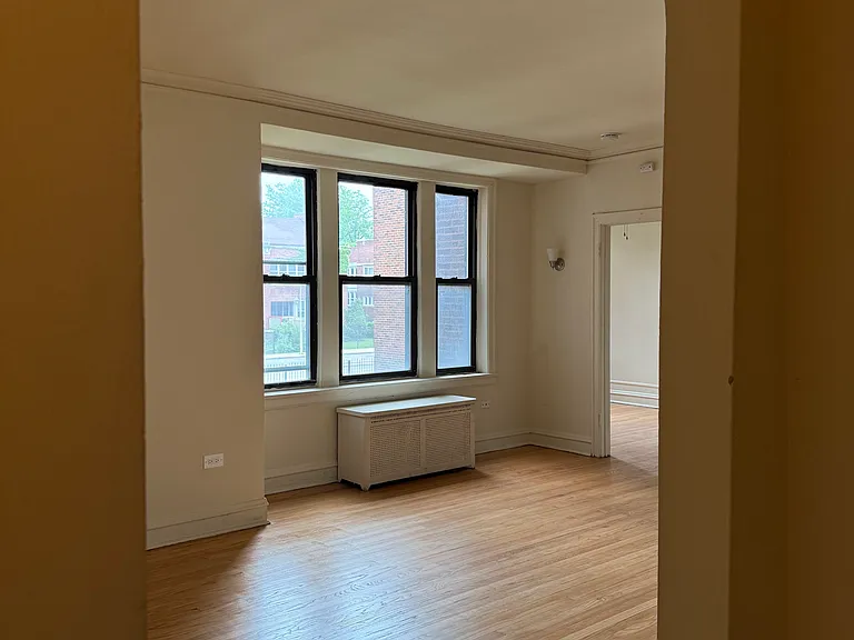 6838 S Jeffery Blvd — Photo 5