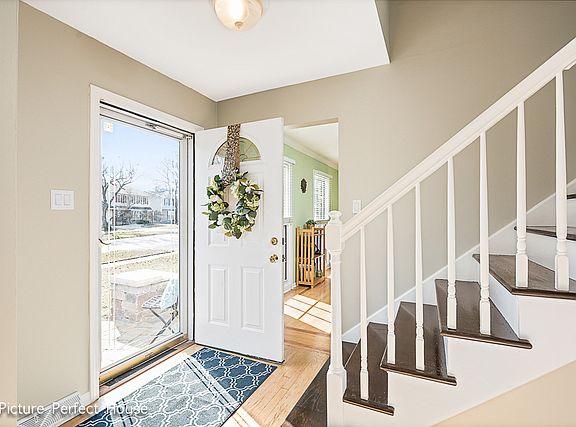 3rd image of 973 Collingwood Dr