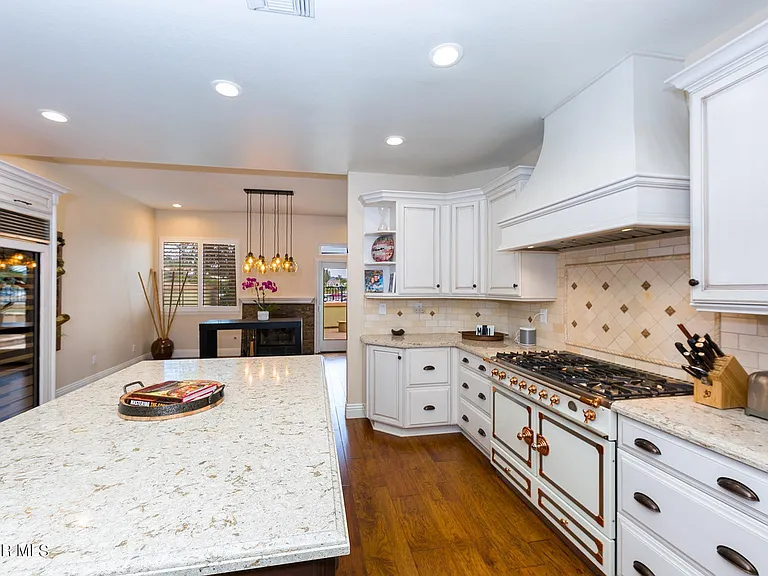 32201 Lakeport Dr — Photo 2