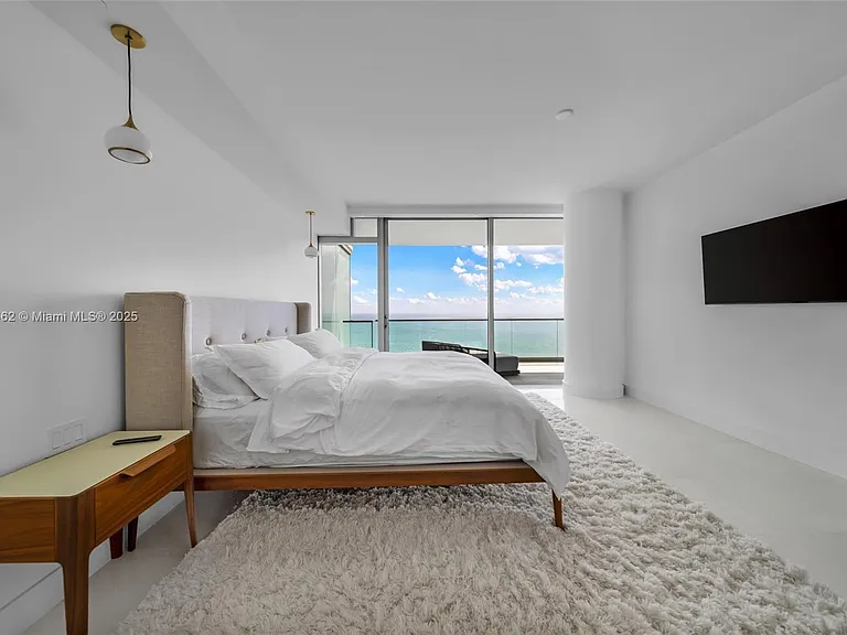 10201 Collins Ave #2516 — Photo 15
