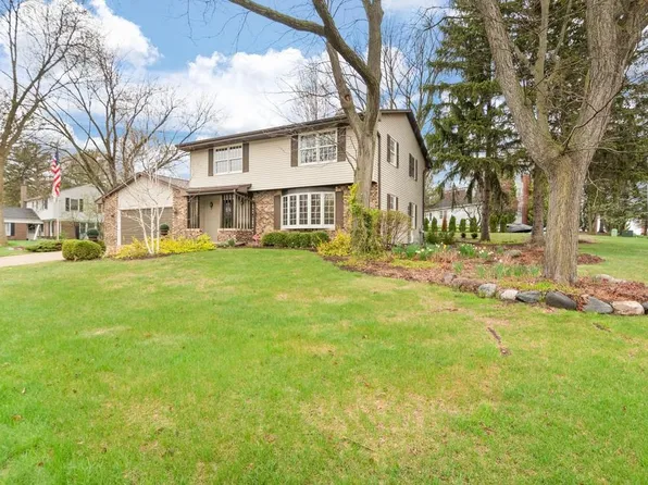 3095 Pine Ridge Ct, Green Bay, WI 54311