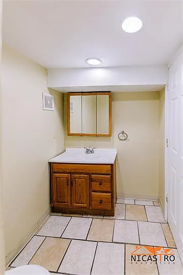 2097 Summit St — Photo 17