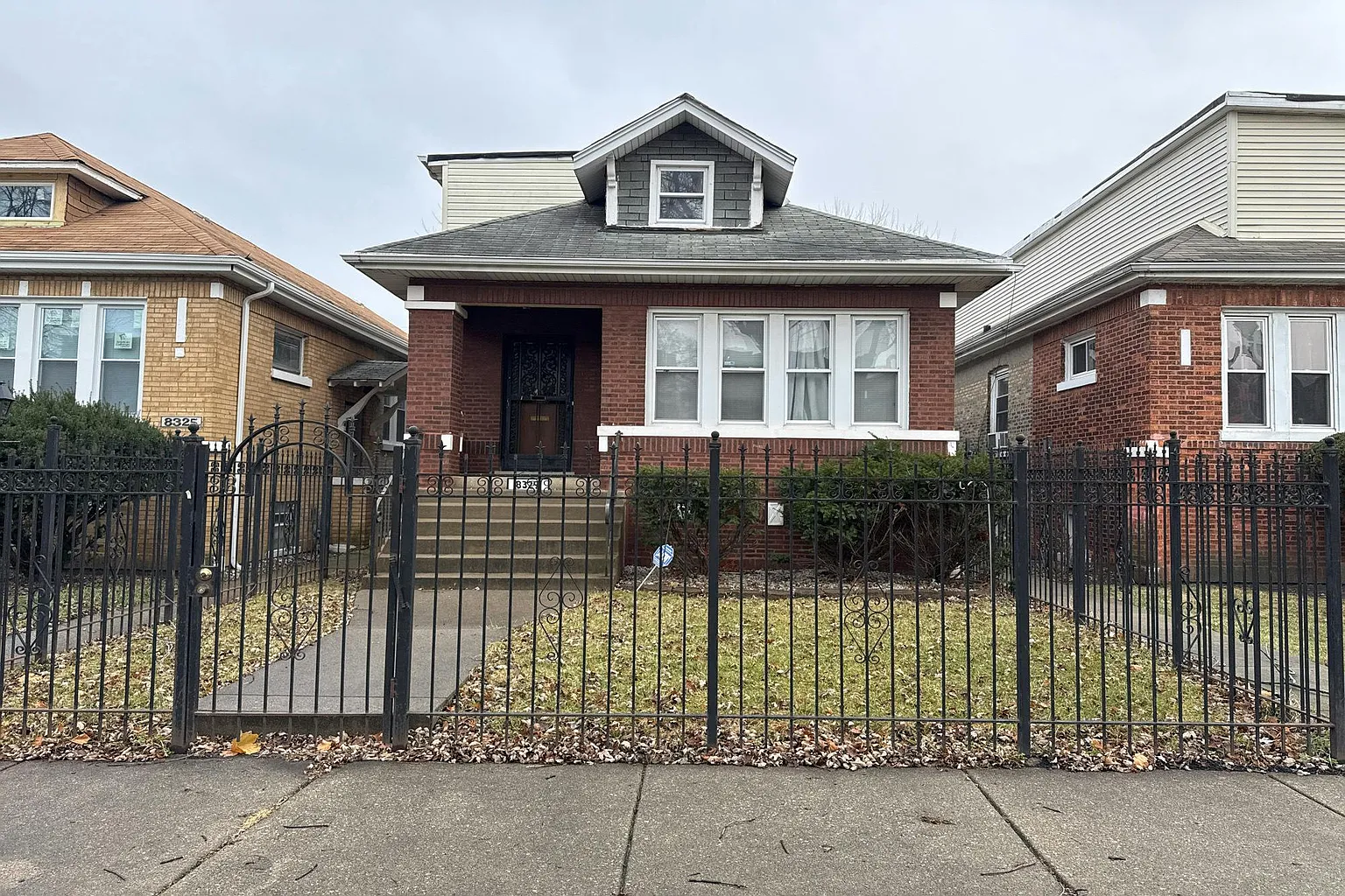 8329 S May St photo 1
