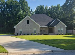 2910 Lowerlake Dr, Sumter, SC 29150