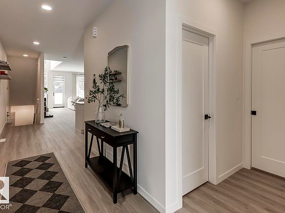 4th image of 87 Elsinore Pl NW