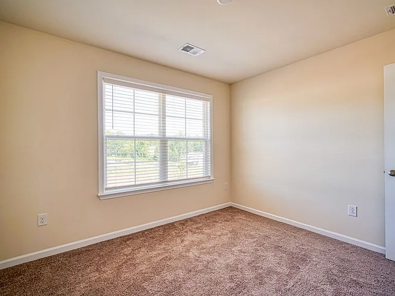 580 Millsgate Cir — Photo 32