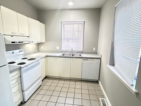 2nd image of 913 Geyer Ave #1
