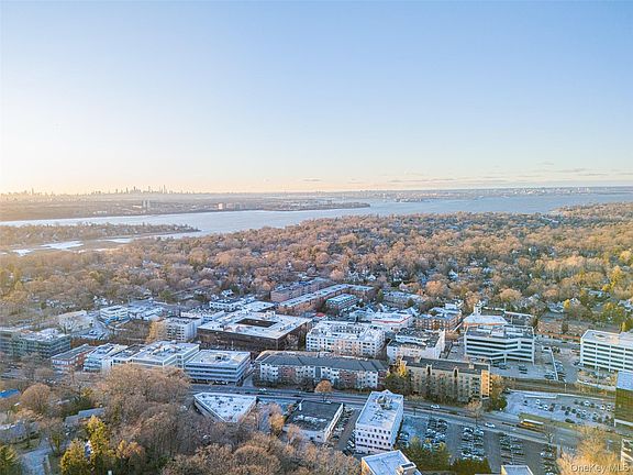 4th image of 171 Great Neck Road #1F