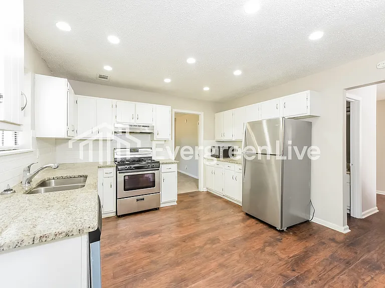 1078 Forest Path — Photo 6