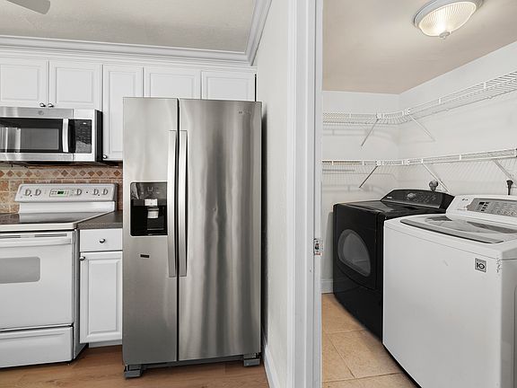 2nd image of 5276 Bosque Ln APT 43