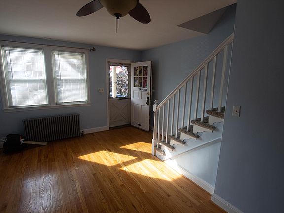 Living Room (~10'x17.5')