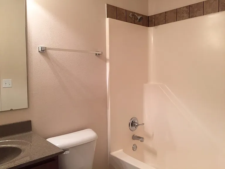 423 Meadow Dr — Photo 16