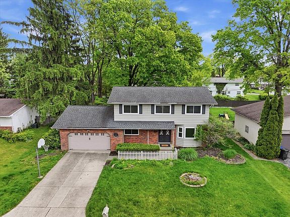 2nd image of 1454 Lonsdale Rd