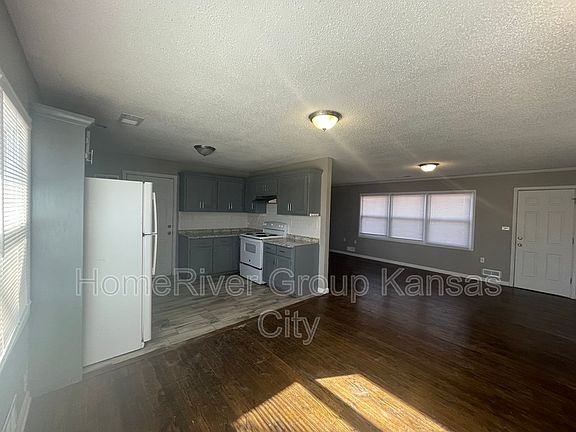 2nd image of 7600 E 108th St