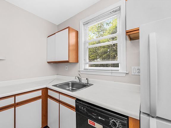 3rd image of 107 Ocean St #1