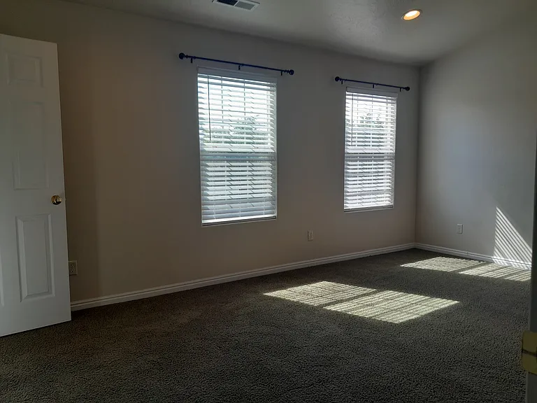 entrance to bed1