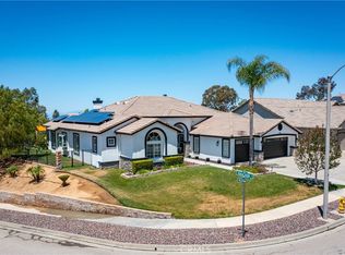 13596 Mesa Crest Dr, Yucaipa, CA 92399